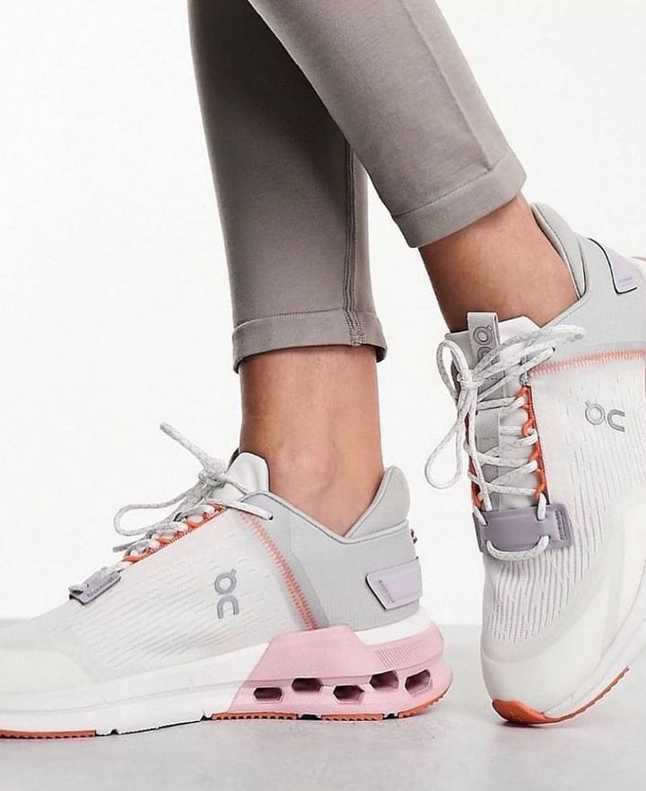 On Running Cloudnova Flux - Pink & Undyed - Sneakers